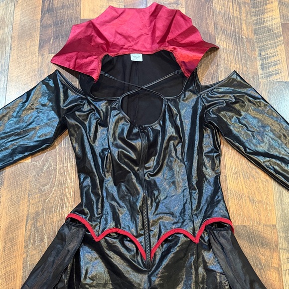 Spirit Red and Black Hooded Cape & full bodysuit XL (6000) - Picture 2 of 5